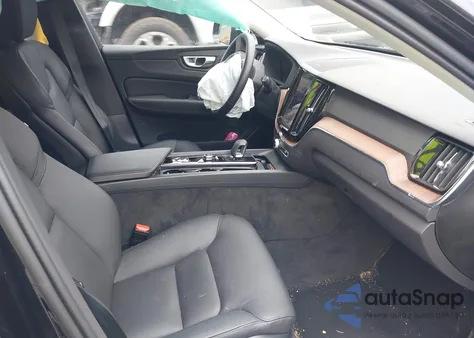 2024 Volvo Xc60 B5 Plus Dark Theme z USA, uszkodzony, nr VIN YV4L12RL7R1825427